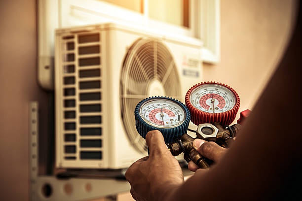 Professional Hvac technician working in South Richmond Hill, NY